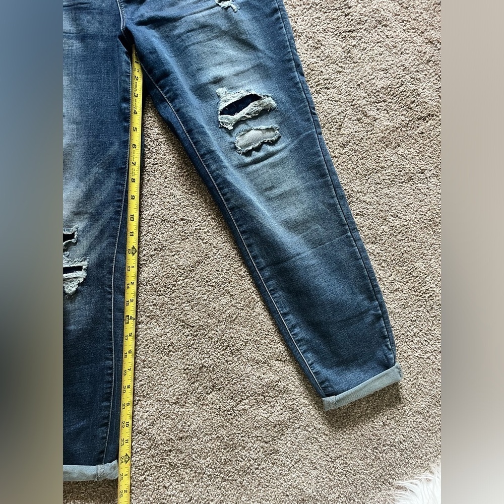 Distressed skinny jeans - Picture 8 of 9